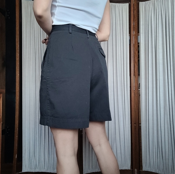 Vintage high rise, pleated shorts - Picture 3 of 7